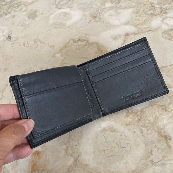NWOT Calvin Klein Leather Compact RFID Protection Bifold Wallet - Picture 4 of 9